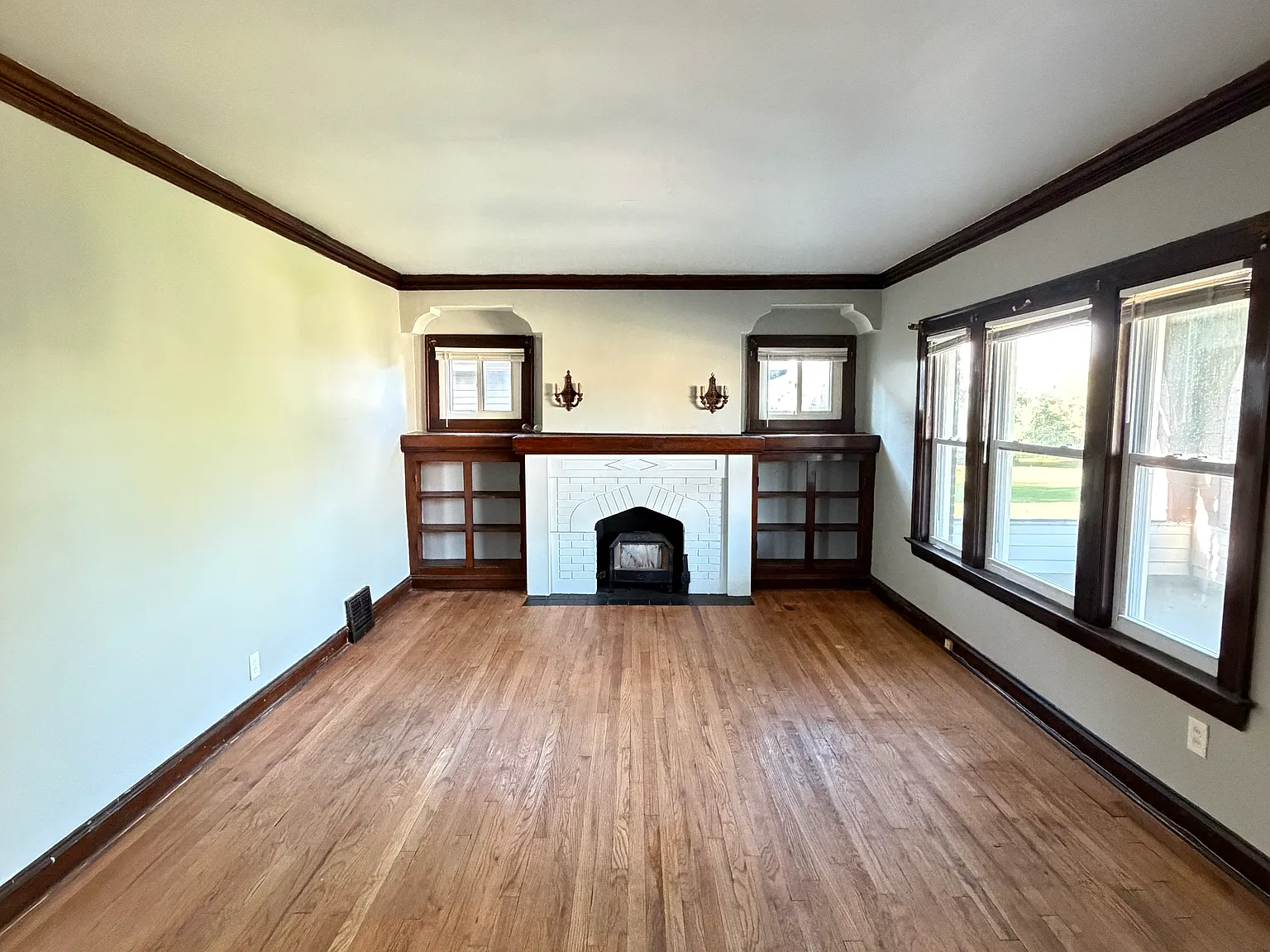 2 bed, 1300 sqft, $995 — Photo 2