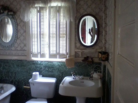 Downstairs bath off kitchen