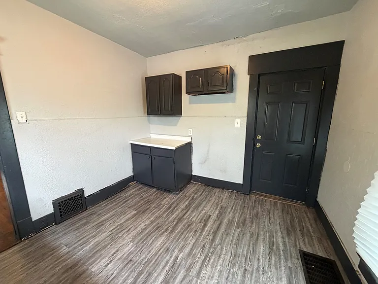 1132 N Gilbert St — Photo 3