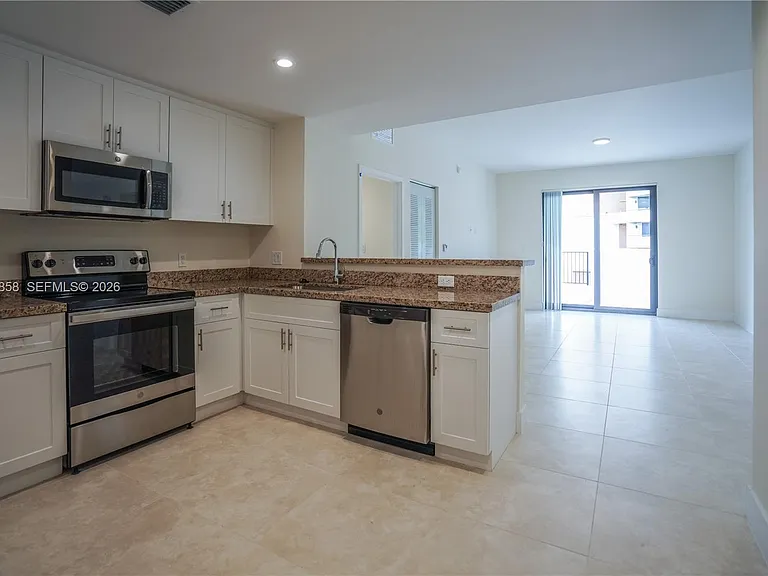 1091 Galiano St #404 — Photo 8