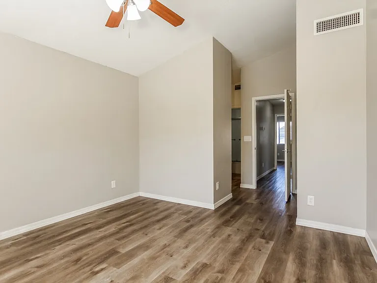 2345 E Gelding Dr — Photo 9