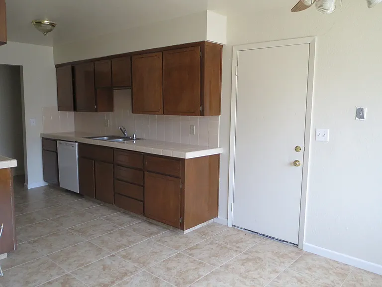 3382 Claremont Ave — Photo 2