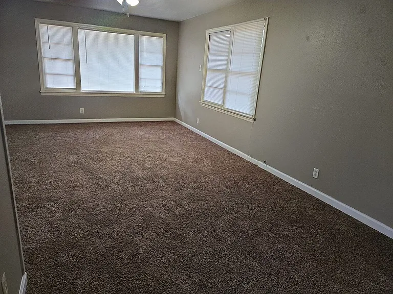302 Bridal Wreath Ave — Photo 4