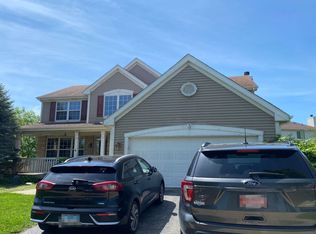 3 Cardinal Ct, Streamwood, IL 60107