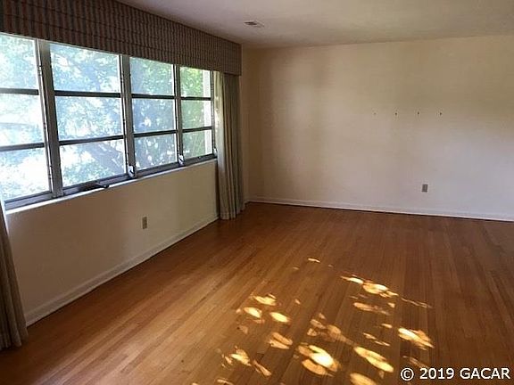 5th image of 804 NW 36th Dr