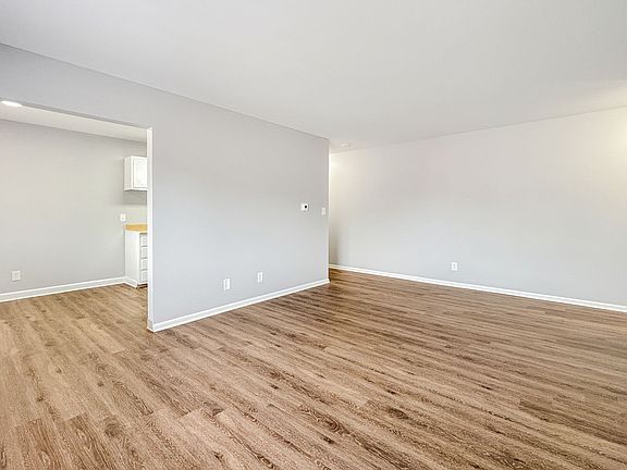 5th image of 533 W 20th St #10