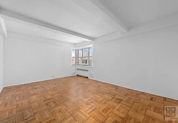 2nd image of 530 Grand St APT D6f