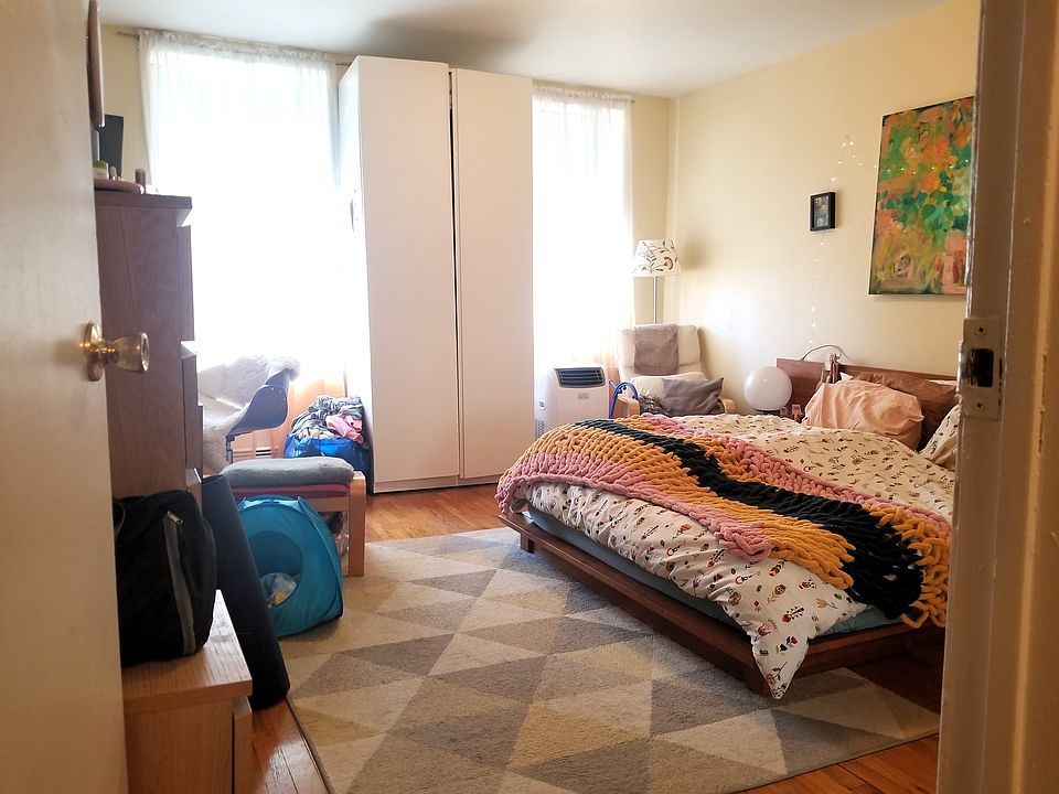 1st image of 230 4th Ave #3R