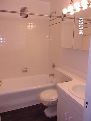 Rented by Carlyle Property Management | media 10