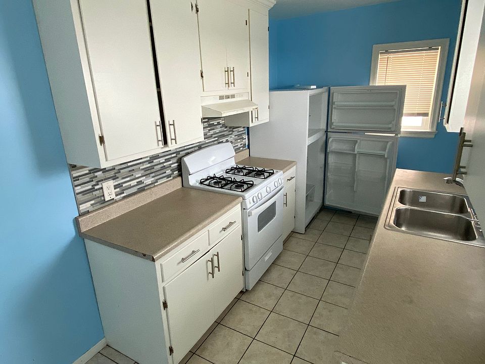 1st image of 632 A Ave #632