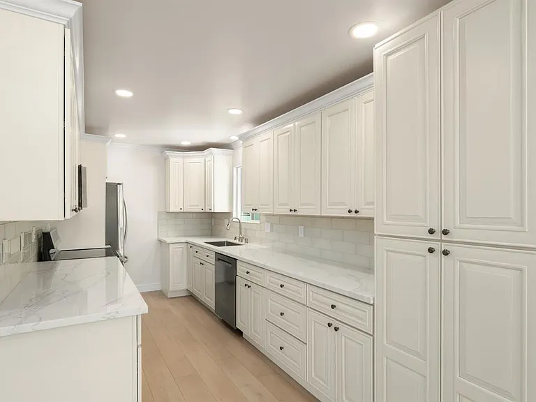 6120 Friendly Ct — Photo 4