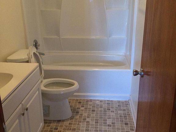 2nd image of 110 Mountain Ave SW APT 5
