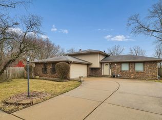 4921 Lakeshore Dr, Richton Park, IL 60471