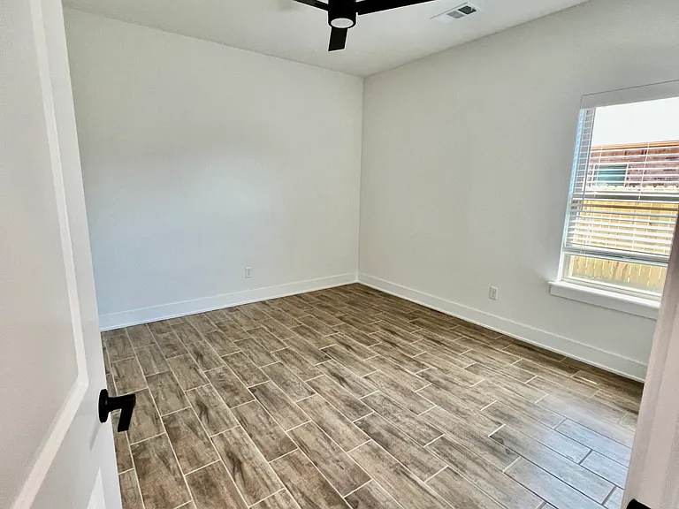146 N Banner Ave — Photo 10