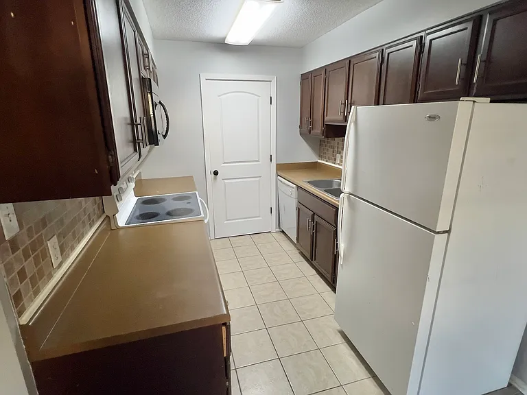 313 Titan Dr #B — Photo 4