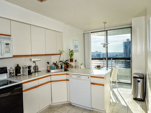 3rd image of 19101 NE 36th Ct APT 2204