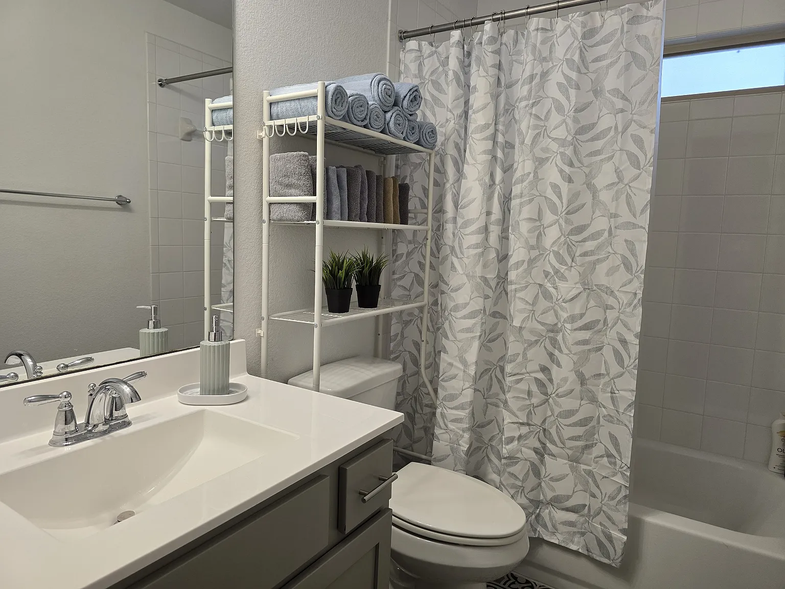 4 bed, 2198 sqft, $3,800 — Photo 4