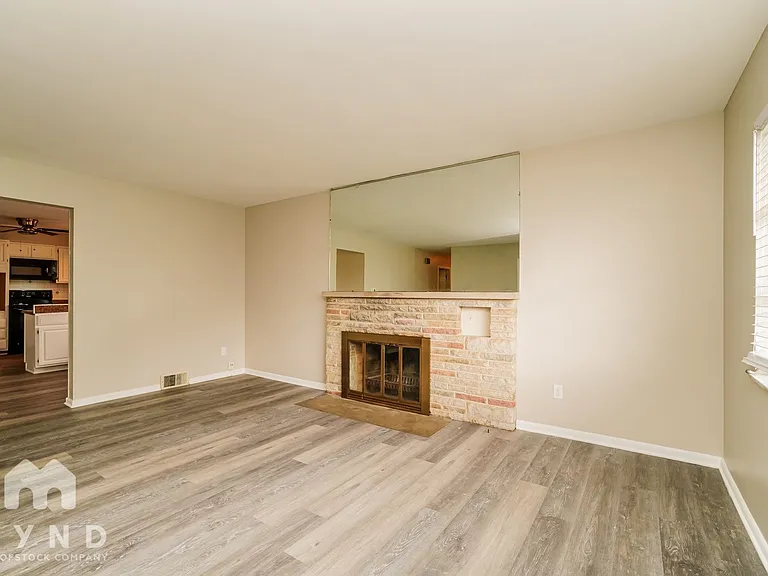 1053 Wiltshire Rd — Photo 3