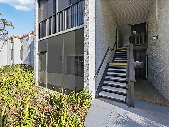 4th image of 3259 Beneva Rd Unit 101