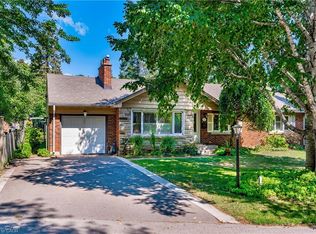 557 Stillwater Cres, Burlington, ON L7T 3M8