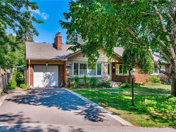 557 Stillwater Cres, Burlington, ON L7T 3M8