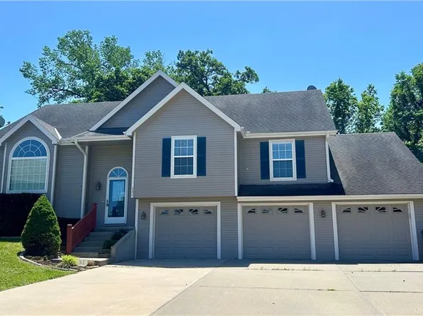 531 Hillbrook Dr, Lansing, KS 66043