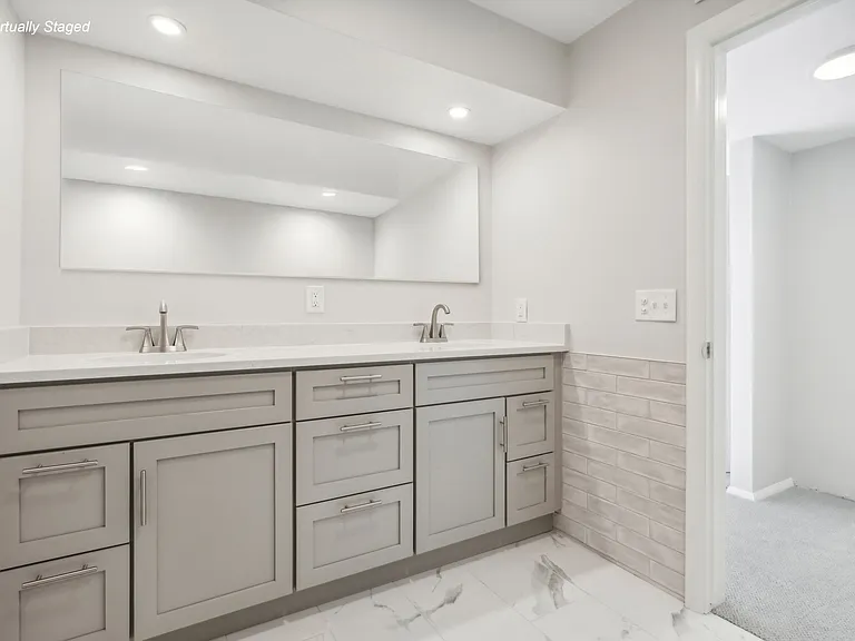 Embassy House Apartments — Photo 30
