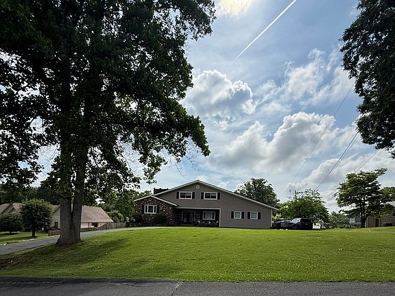 3rd image of 1596 Golf Course Rd