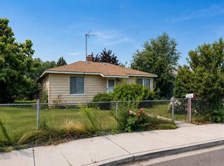 306 Adams St, Grandview, WA 98930