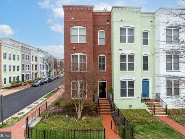 326 L St SE, Washington, DC 20003