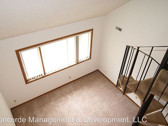 4th image of 945 D St APT 19