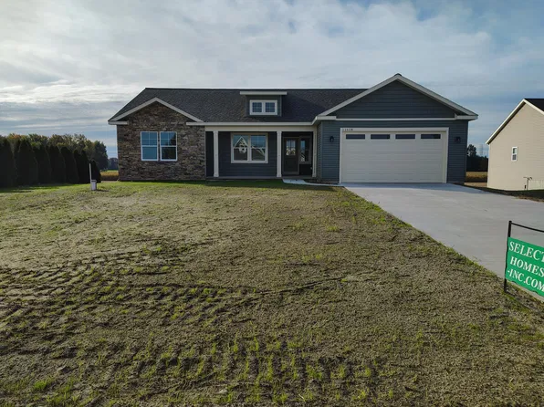11658 Olive Lake Dr, West Olive, MI 49460