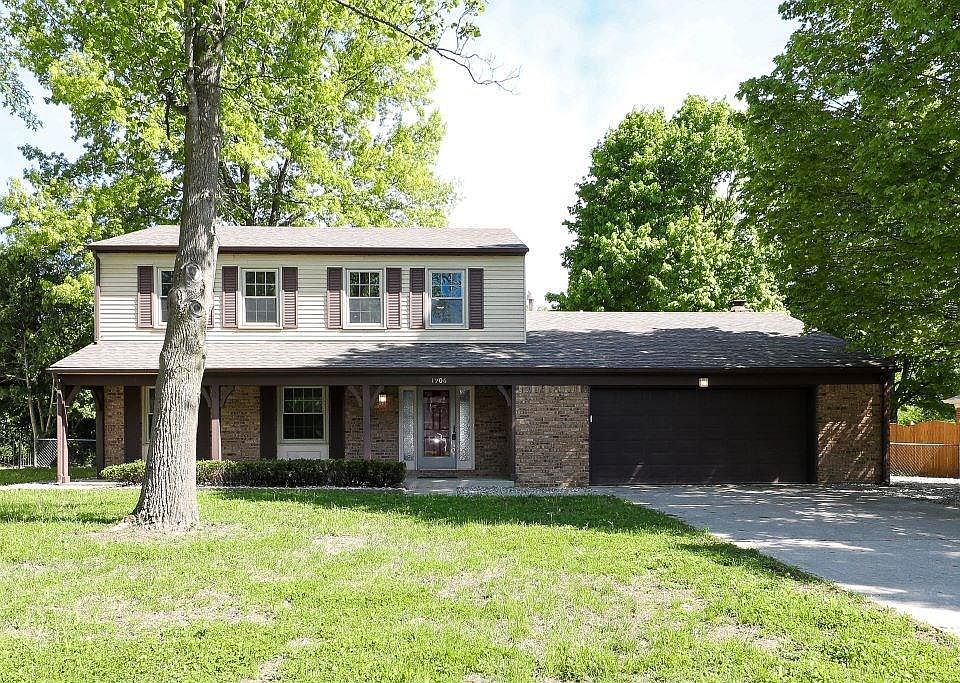 1st image of 1906 Oakwood Dr