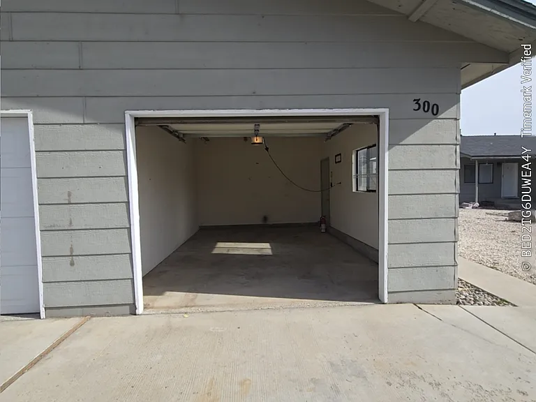 300 Leona Ave #B — Photo 9