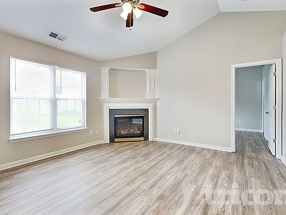 4th image of 10207 Green Hedge Ave