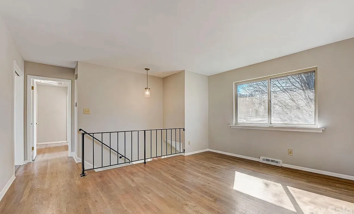 4 bed, 1.5 bath, 1809 sqft, $2,100 — Photo 4