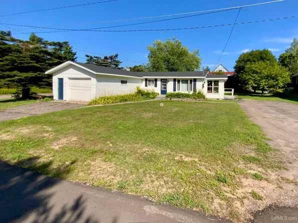 202 Allouez St, Copper City, MI 49917