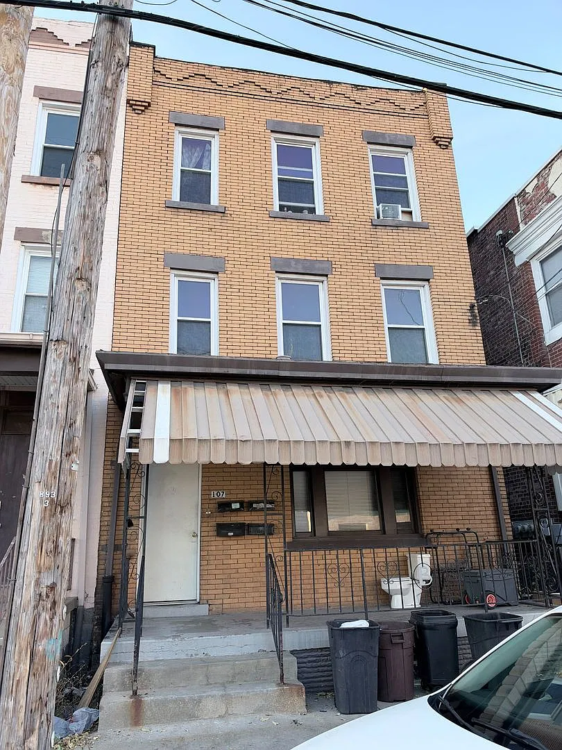 107 Ella St — Photo 2