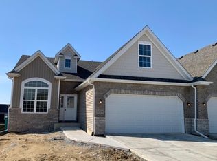 2814 W West Wind Dr, Valparaiso, IN 46385