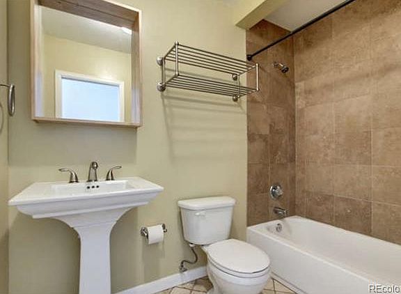 4th image of 875 N Dahlia St Unit 201