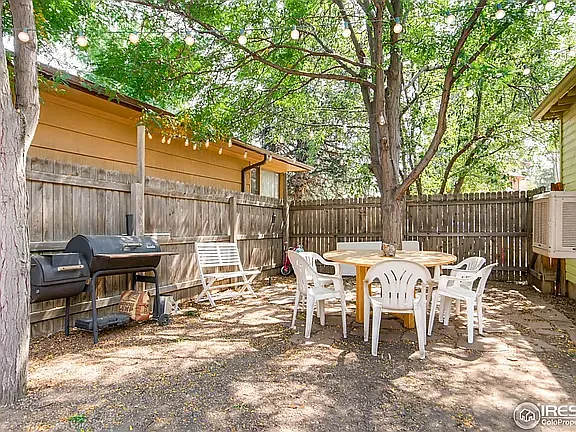 209 W Simpson St — Photo 24