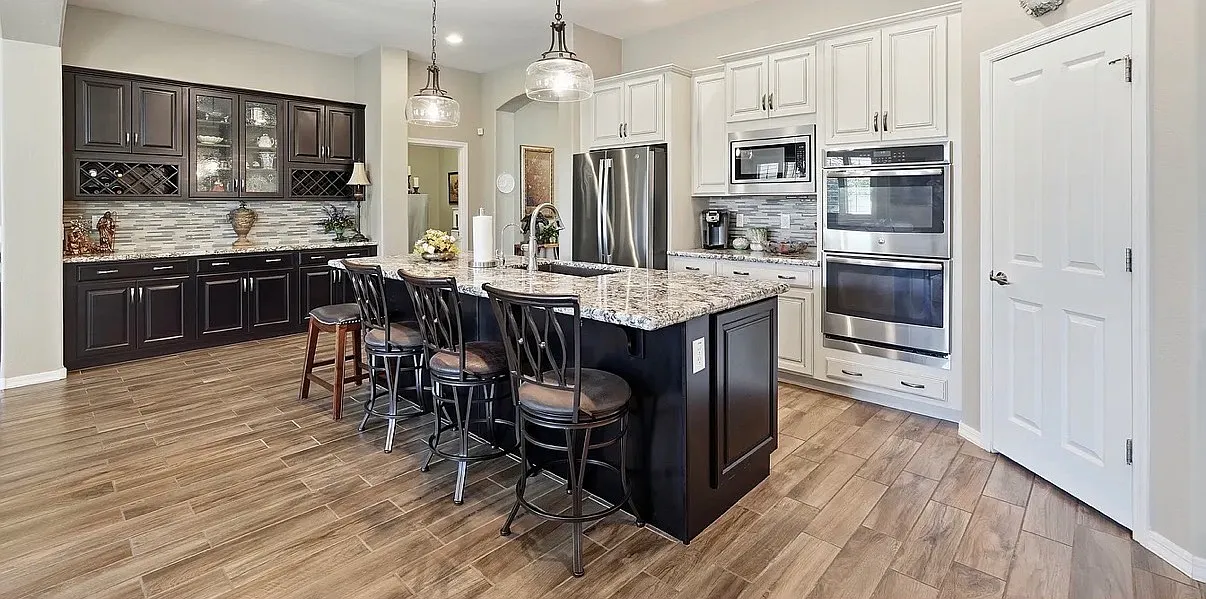 3 bed, 2.5 bath, 2425 sqft, $3,300 — Photo 3