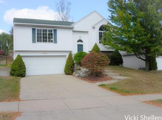 113 Rollingrock Dr, Rockford, MI