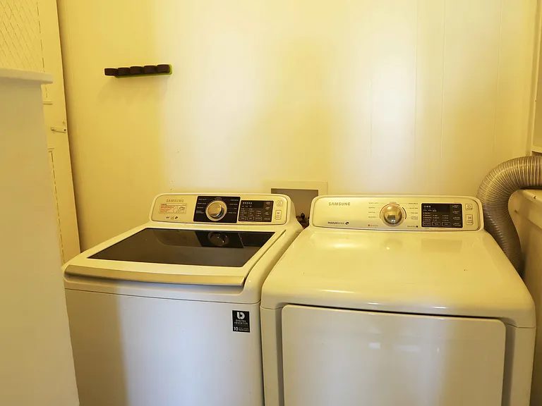 8001 1/2 Blackburn Ave — Photo 32