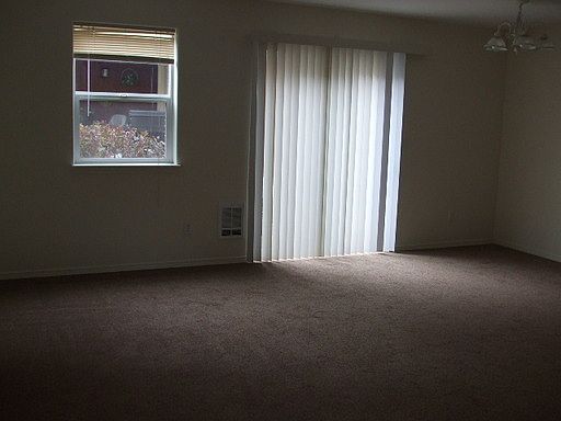 2nd image of 1989 SW Canyon Dr