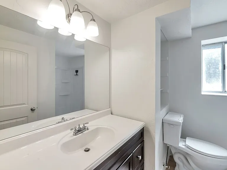 2151 W 300 N — Photo 21