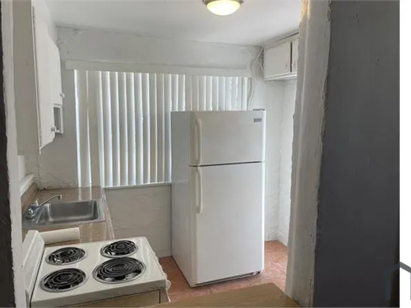 36 SW 14th St APT 2, Dania Beach, FL 33004
