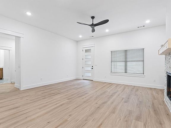 3rd image of 16 Celtic Dr