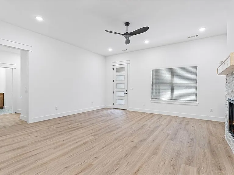 16 Celtic Dr — Photo 3