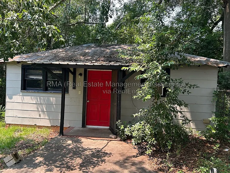 125 E Chappell St #B — Photo 1